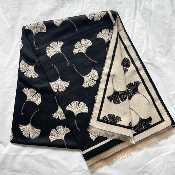 Scarf, Large Ivory / Black Wool Shawl, Soft Wrap, Warm Pashmina, Women Gift - Picture 4 of 5